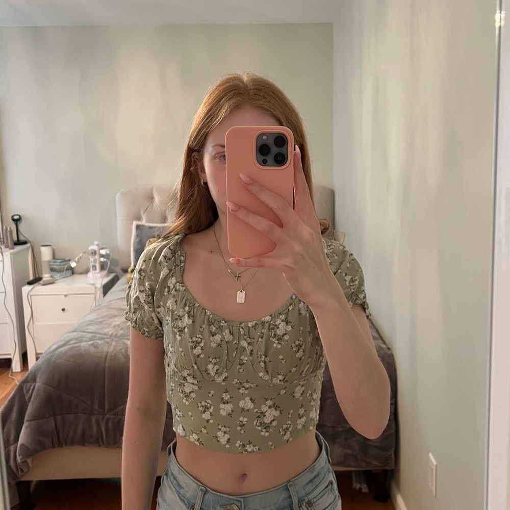 Hollister Green Floral Puff Sleeve Crop Blouse